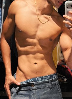 Male Escort for Females and Couples - Acompañantes masculino in Kolkata Photo 1 of 4