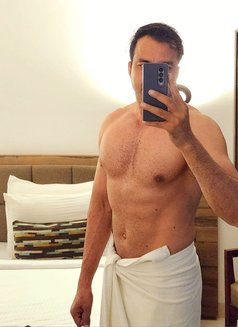 Book Male Escort & Erotic Massage - Acompañantes masculino in Pune Photo 1 of 2