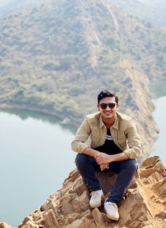 Male Escort || Ahmedabad - Acompañantes masculino in Ahmedabad Photo 1 of 4