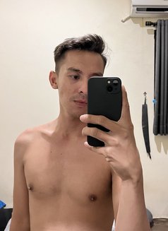 Male Escort Jakarta Indonesia - Acompañantes masculino in Jakarta Photo 8 of 10