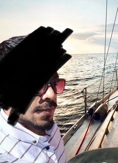 Nice gay VIPمرافق ذكر من كبار الشخصي - Male escort in Al Manama Photo 4 of 17