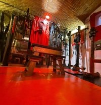 Male/female Dom/ Dungeon - Dominadora in Mombasa