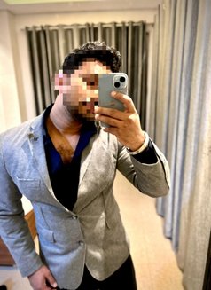 Male masseur for female - Acompañantes masculino in New Delhi Photo 2 of 3