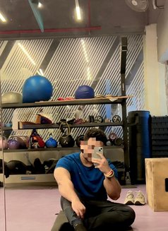 Male masseur for female - Acompañantes masculino in New Delhi Photo 3 of 3