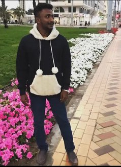 Male Therapist - Masajista in Muscat Photo 1 of 6