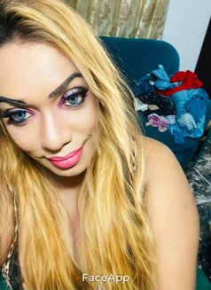 Maleina - Transsexual escort in Colombo Photo 9 of 9