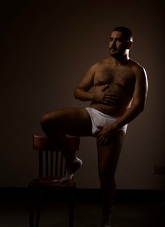 Malek - Male escort in London Photo 8 of 9