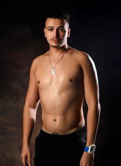 Malik - Acompañantes masculino in Abu Dhabi Photo 3 of 5