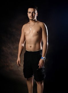 Malik - Acompañantes masculino in Abu Dhabi Photo 5 of 5