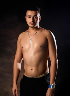 Malik - Acompañantes masculino in Abu Dhabi Photo 1 of 3