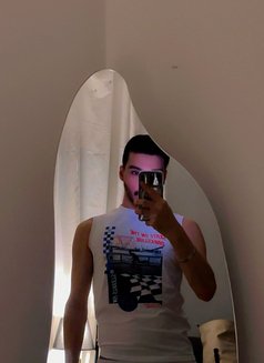 Malik - Male escort in Beirut Photo 3 of 5