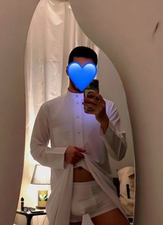 Malik - Male escort in Beirut Photo 4 of 5