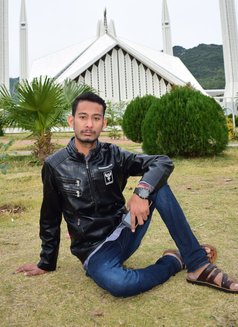 Malik - Male escort in Karāchi Photo 1 of 1