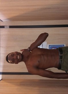 Malik R - Male escort in Nairobi Photo 3 of 4