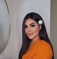 Professional with massage table - escort in Riyadh