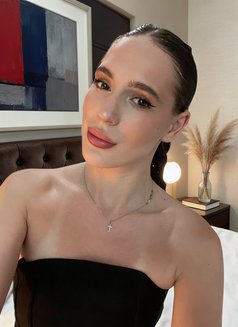 Malina - escort in Hong Kong Photo 4 of 13