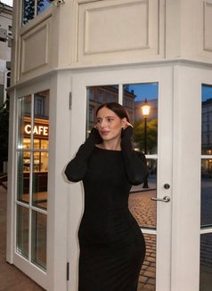 Malina - escort in Hong Kong Photo 6 of 13