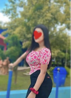 Malini 𝗢𝘂𝘁𝗰𝗮𝗹𝗹 GFE (Meet & Cam ) - puta in Bangalore Photo 5 of 5