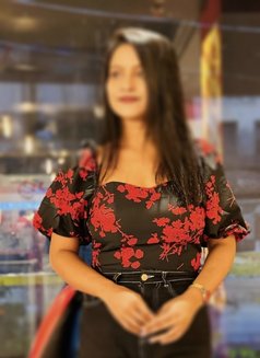 Malini GFE Meet(Only 𝗢𝘂𝘁𝗰𝗮𝗹𝗹 )Cam - puta in Bangalore Photo 3 of 5