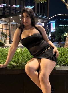 Malini Indian - puta in Dubai Photo 1 of 8