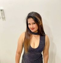 Rashmi - puta in Gurgaon