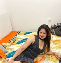 Rashmi - puta in Gurgaon