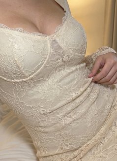 Malkin Here - Transsexual dominatrix in Bangalore Photo 5 of 21