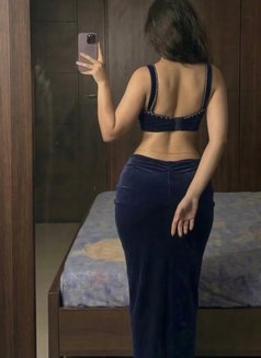 Malkin Here - Transsexual dominatrix in Bangalore Photo 16 of 21