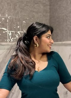 Mallu : malyali college girls aunty's av - escort in Kochi Photo 3 of 4