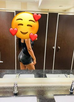 Malshi - escort in Colombo Photo 1 of 4