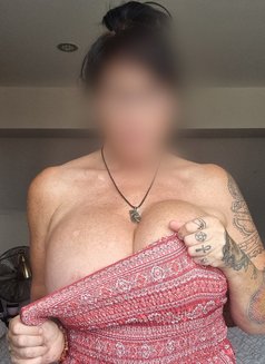 Mama - escort in Liverpool Photo 2 of 3