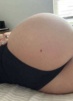 Mama - escort in London Photo 2 of 4