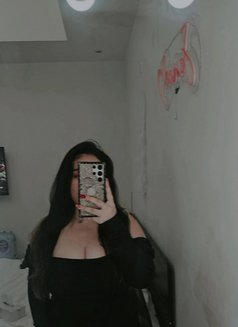 Mami - escort in Dubai Photo 2 of 3