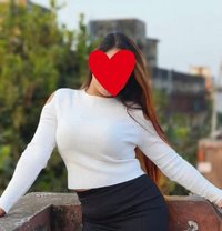 Cam🫦 & Real Meet 🤝 - puta in Ahmedabad Photo 2 of 6