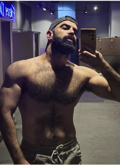 Man Bi - Male escort in Dubai Photo 1 of 1