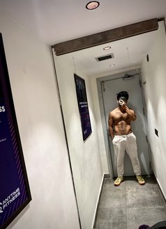 Manas Sethi - Male escort in New Delhi Photo 4 of 6