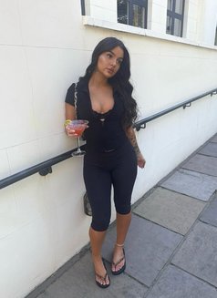 Mandy - escort in Tokyo Photo 2 of 4