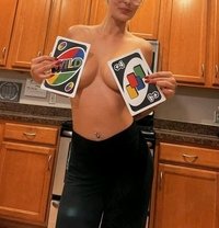 Mandy Rhea's - escort in San José