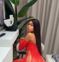 Mandy - puta in Dubai Photo 6 of 8