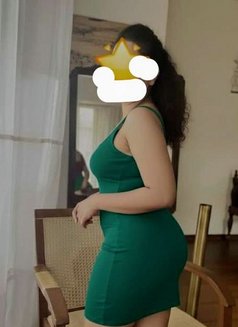 Maneesha Shruthi Wellawatta. - puta in Colombo Photo 2 of 6