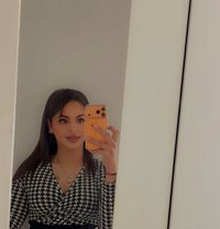 Manel - escort in Paris