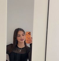 Manel - escort in Paris