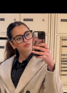 Manel - escort in Paris Photo 11 of 13