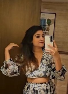 Priyanka Escorts service and call girls - Agencia de putas in Mangalore Photo 2 of 3