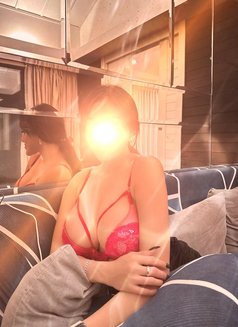 Manila - puta in Dubai Photo 6 of 12