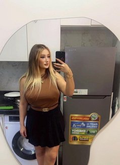 Mimi full service - escort in Dubai Photo 1 of 6