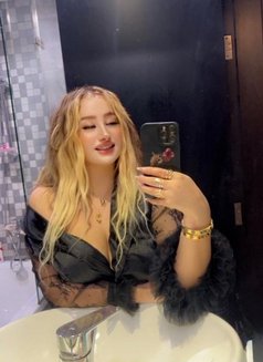 Mimi full service - escort in Dubai Photo 2 of 6