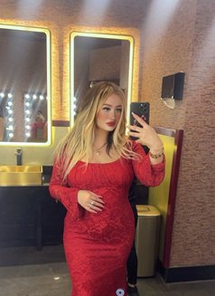 Mimi full service - escort in Dubai Photo 3 of 6