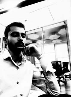 Manish Kumar - Intérprete masculino de adultos in Mumbai Photo 1 of 2