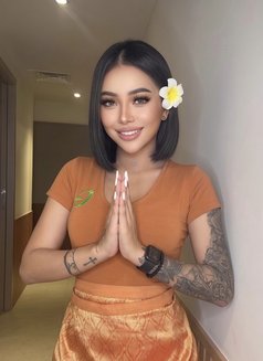 Nadia VIP Comeplete with massage table - puta in Riyadh Photo 5 of 5